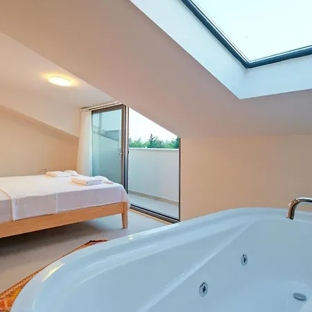 Neo With 2 Private Pools, Bbq, Jacuzzi And Sauna 费特希耶