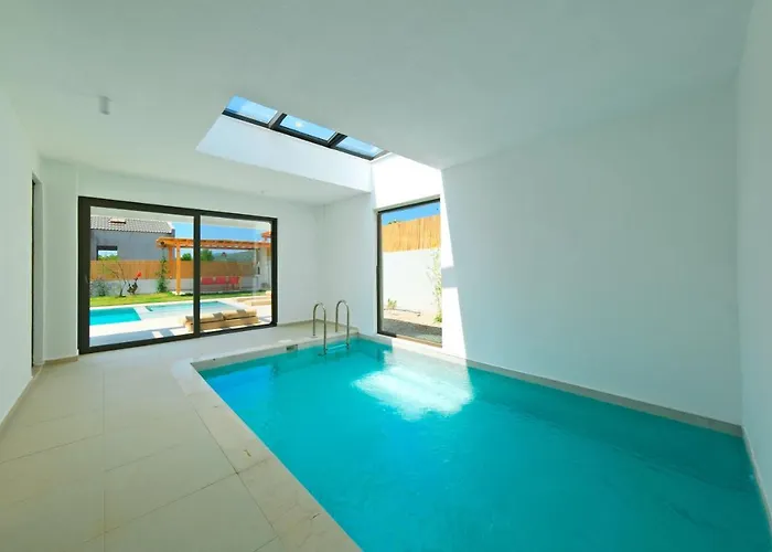 Vila Neo With 2 Private Pools, Bbq, Jacuzzi And Sauna