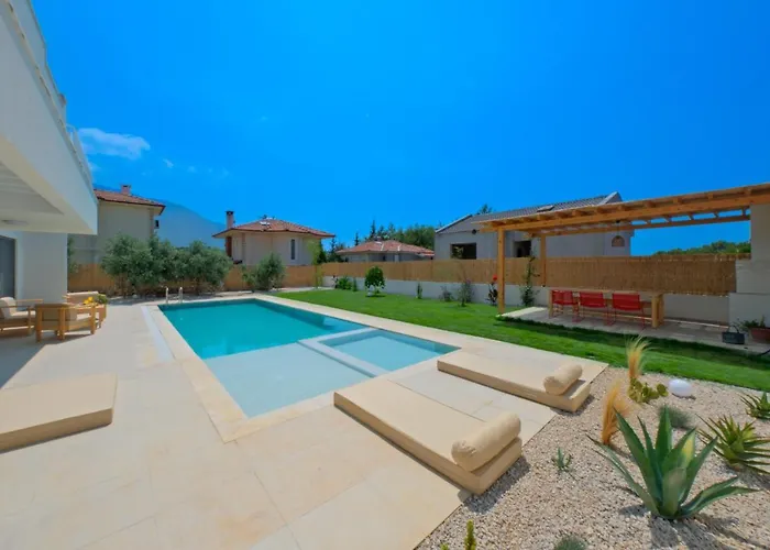 Villa Neo With 2 Private Pools, Bbq, Jacuzzi And Sauna *